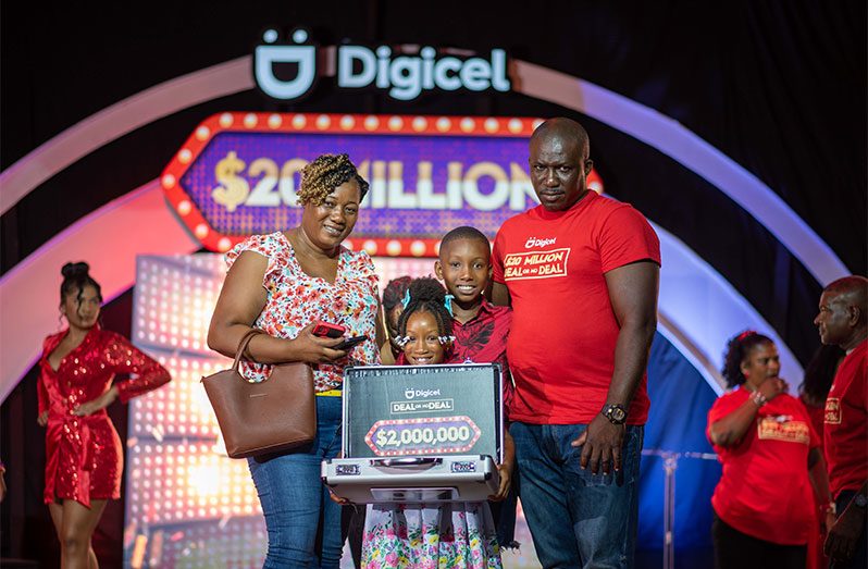 Winner of the grand prize of $2M, Carlos Cummings and family