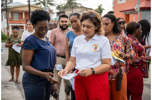 The community of East Ruimveldt, on Thursday, welcomed Minister of Local Government and Regional Development, Priya Manickchand, as she continued the Ministry’s nationwide sensitisation campaign on its recently launched WhatsApp Help Desk, an initiative aimed at strengthening communication between citizens and local authorities