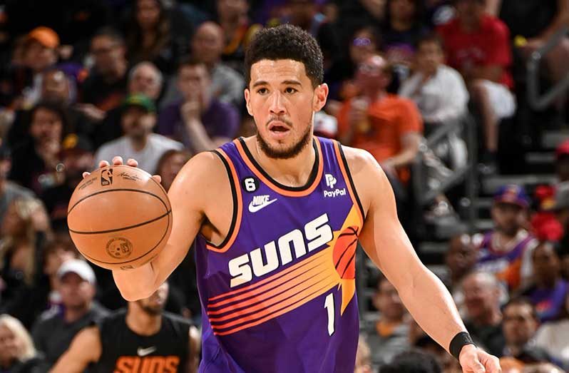 Devin Booker hit a 3-pointer with 0.7 seconds left