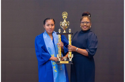 Disa Martin of Paramakatoi Village, Region Eight, receiving a trophy from Coordinator of the Medex Training Programme, Sarah Peana