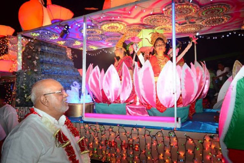 President Donald Ramotar sharing a light moment with one of the ‘Latchmies’ on a float at the Guyana Hindu Dharmic Sabha’s Diwali motorcade