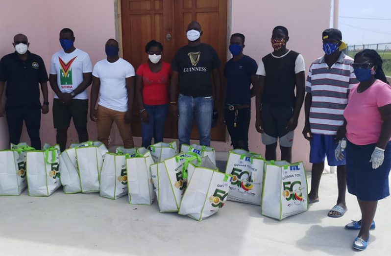 The boxers and officials display their hampers