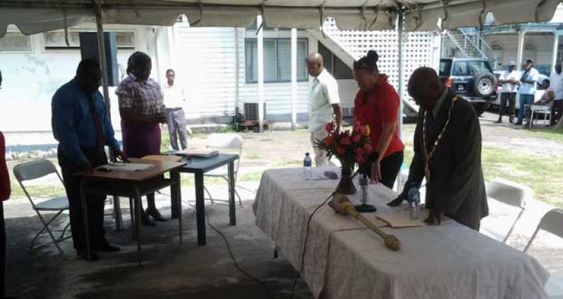 ‘HERE WE GO AGAIN!’: Another extraordinary meeting of the Georgetown City Council, yesterday
