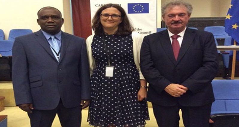 (From left) Hon Oliver Joseph, Minister of Economic Development, Planning, Trade, Cooperatives and International Business of Grenada and CARIFORUM Chairperson; Ms Cecilia Malmström EU Trade Commissioner; and Mr Jean Asselborn, Minister of Foreign and European Affairs of Luxembourg.
Photo courtesy of CARIFORUM Secretariat.
