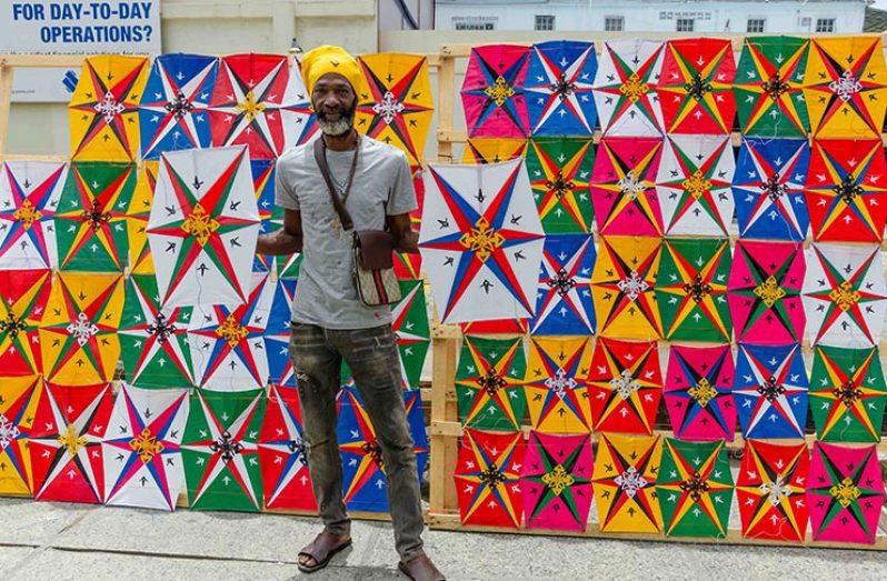 Kite vendor displaying kites (Delano Williams photo)