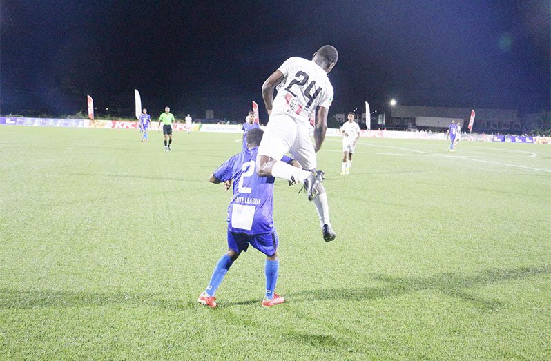 Santos’ Ian Saniels Going aerial to win possession