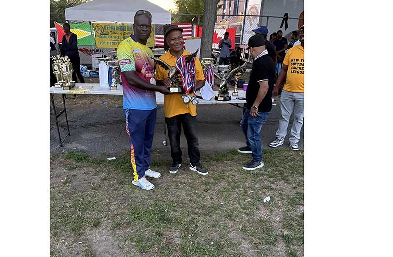 NYSCL President Eric Ferrier hands over the winning Eagle to Ariel Trophy Stall Masters’ skipper, Samuel Kingston