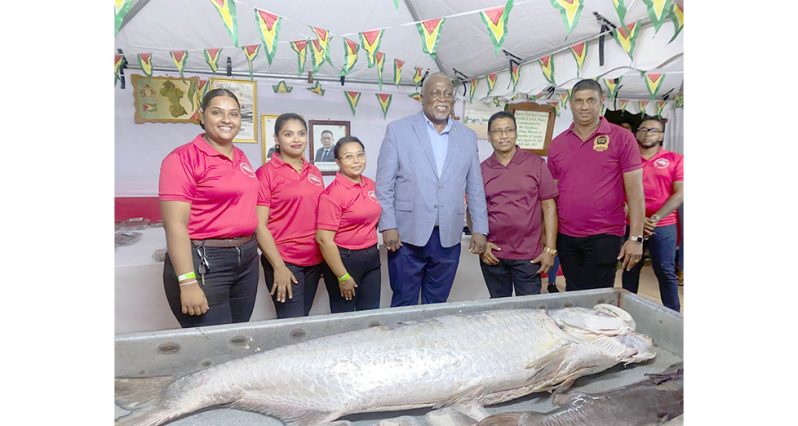 Expo Prime Minister Brigadier (Ret’d) Mark Phillips shares a light moment with Big Bird’s owner, Lallbacchan
Narine, and his son on Friday night at the opening of the Essequibo Chambers of Commerce and Industry’s
(ECCI) 19th Annual Agro and Trade Fair (Indrawattie Natram photo)