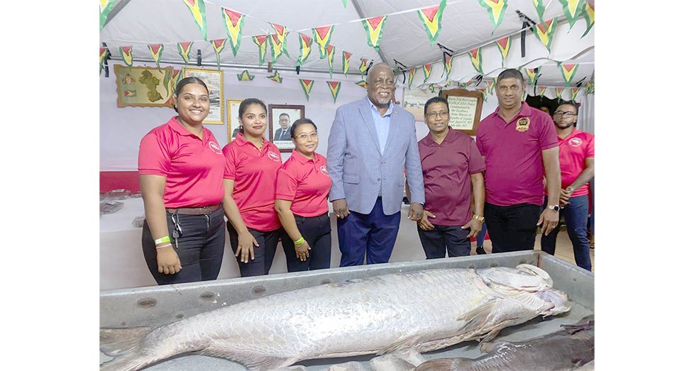 Expo Prime Minister Brigadier (Ret’d) Mark Phillips shares a light moment with Big Bird’s owner, Lallbacchan
Narine, and his son on Friday night at the opening of the Essequibo Chambers of Commerce and Industry’s
(ECCI) 19th Annual Agro and Trade Fair (Indrawattie Natram photo)