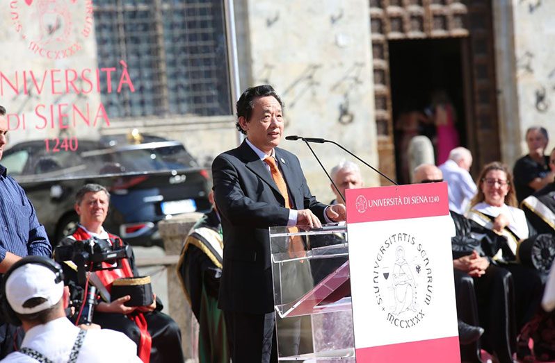 FAO Director-General, QU Dongyu, addresses the graduation day ceremony at the University of Siena (FAO photo)