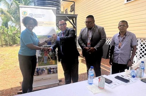 FAO Representative, Dr Gillian Smith, hands over keys of the renovated Mabaruma office to Mr. Enrique Monize, CEO of GLSC