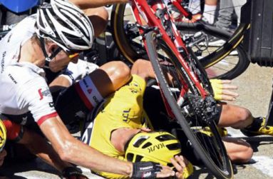 Yellow jersey leader Team Sky rider Chris Froome of Britain (R) falls on the road. (Reuters/Bernard Papon/Pool)
