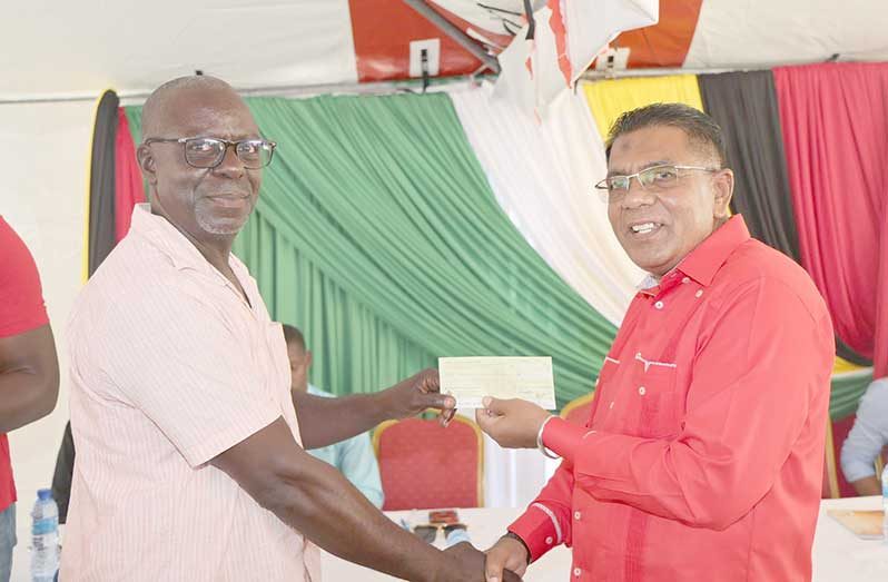 The distribution exercise was led by Agriculture Minister, Zulfikar Mustapha, who spearheaded the handing over of cheques to farmers on Wednesday under a relief programme announced earlier this year by President Dr Irfaan Ali