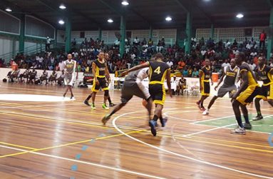 Part of the action in the final between Bounty Colts and and Linden Retrieve Raiders on Saturday night.. 
(sannsportsphoto)