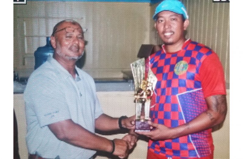 Jonathan Foo receives Man-of-the-Match trophy from Zahir Moakan, the match referee