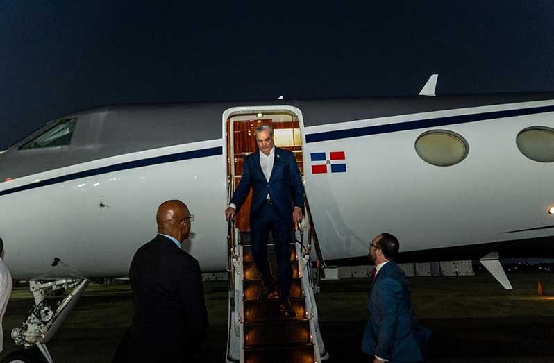 Prime Minister, Brigadier (Ret'd) Mark Phillips, on Monday welcomed the President of the Dominican Republic, Luis Abinader, to Guyana at the Cheddi Jagan International Airport, Timehri.
During his visit, President Abinader is expected to engage in bilateral discussions with President Irfaan Ali and participate in this year’s Energy Conference and Supply Chain Expo. 
President Abinader's delegation includes Minister of Energy and Mines, Joel Santos, along with other key advisers and officials.
This is President Abinader's second visit to Guyana, building upon the successful bilateral agreements signed last year in crucial sectors, including energy, agriculture, and infrastructure (Office of the Prime Minister)