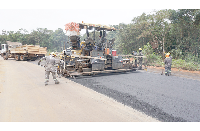 One hundred kilometres of the Linden to Mabura Hill highway have now been paved, marking a major step
forward in improving connectivity between the coast and the hinterland (Alya Construction photos)