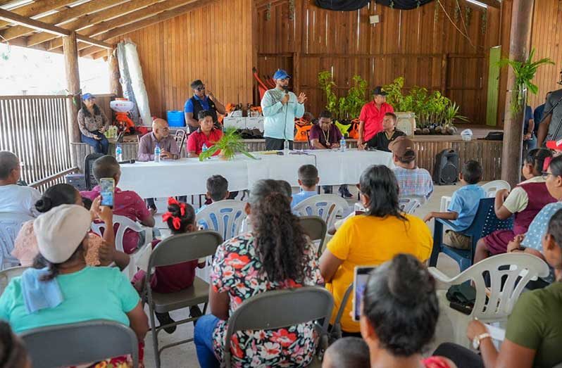 President Dr. Irfaan Ali on Tuesday visited the community of Santa Aratack in Kamuni Creek, a tributary of the Demerara River. The President highlighted the 
community’s significant eco-tourism and agricultural potential, emphasising that it can contribute to the future development and prosperity of its residents