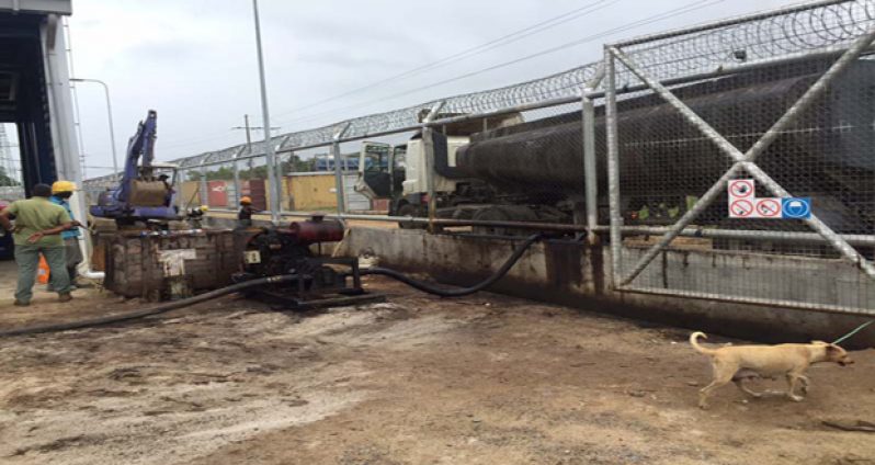 A truck pumping fuel into the GPL Vreed-en-Hoop plant