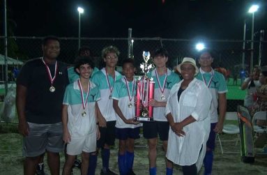 GCC Outlaws boys with their U17 trophy
