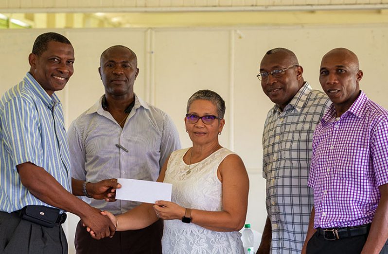 GCA president Roger Harper (left) receives the sponsorship cheque from GISE’s Verlene Van Lange while other GCA officials look on. (Delano Williams photos)