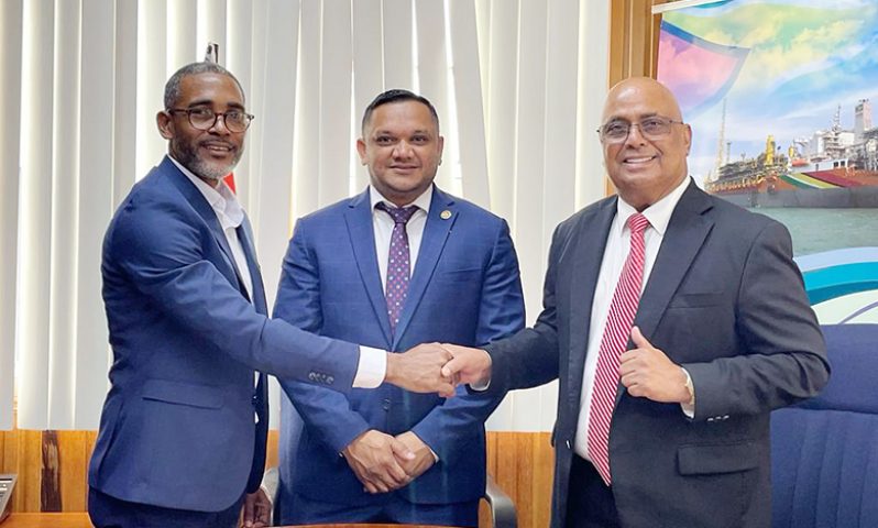 The agreement was signed by President of GOGEC, Manniram Prashad and President of the Suriname Energy Chamber, Orland Olemberg, in the presence of the Minister of Natural Resources, Vickram Bharrat