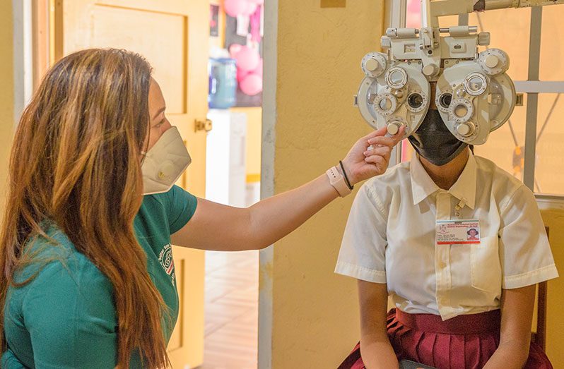 Dr. Shannon Da Silva of Da Silva’s Optical testing a student’s eyes (Delano Williams photo)