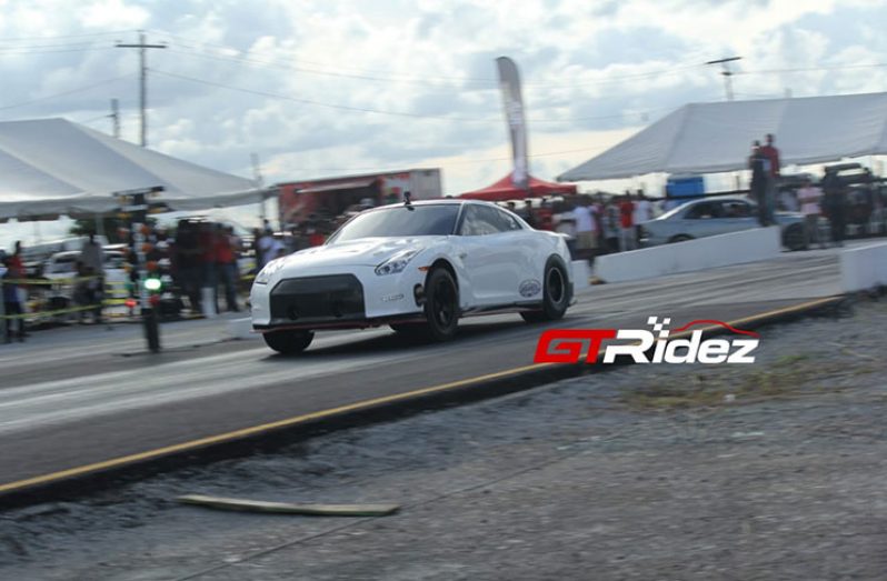 Team Mohamed white GTR shattered the strip record on Sunday at the second round of the GMRSC drag race championships (GTRidez photo)