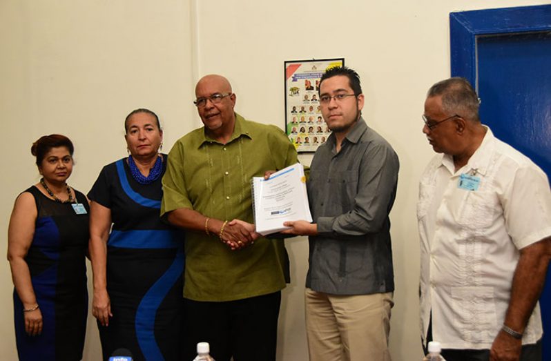 GWI CEO Dr. Richard Van West-Charles (third left) presents the contract to Representative of Hi-Pro Ecologicos, Luis Fabela (second right).
Present in the photo are: Board Member, Savitri Singh Sharma (first left); Chairman of the Board, Patricia Chase- Green and Vice Chairman of the Board, David Dewar (photo by Adrian Narine)