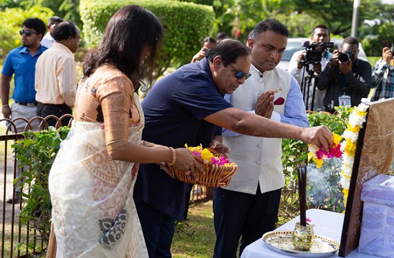 Prime Minister, Moses Nagamootoo paying tribute to Mahatma Gandhi (Delano Williams photo)