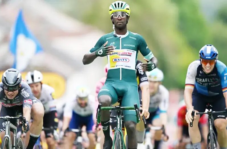 Biniam Girmay (centre) claimed his first Grand Tour stage with at the 2022 Giro d'Italia