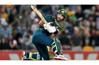 Glenn Maxwell reverse sweeps over short third  • ( Getty Images)