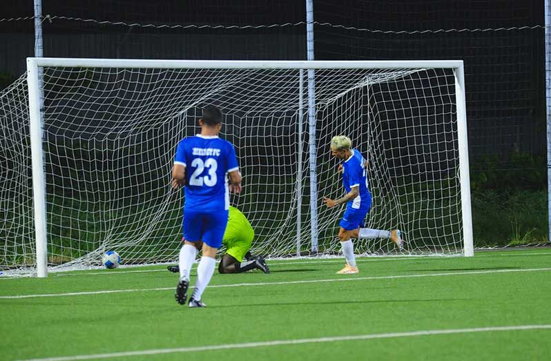 Zeelugt’s Hector Azacon scoring for his side
