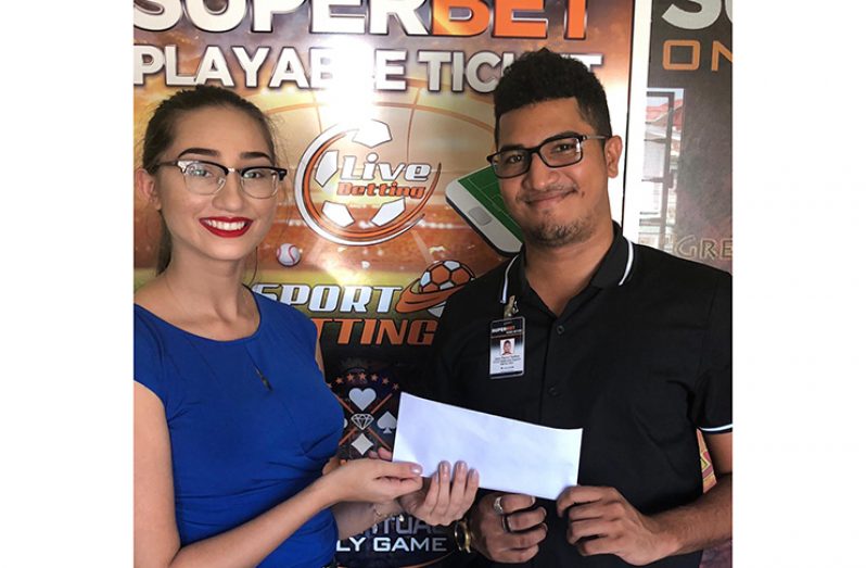 SuperBet’s Jean-Pierre Nathoo hands over sponsorship to GMR&SC’s Fleur Blanckaert.