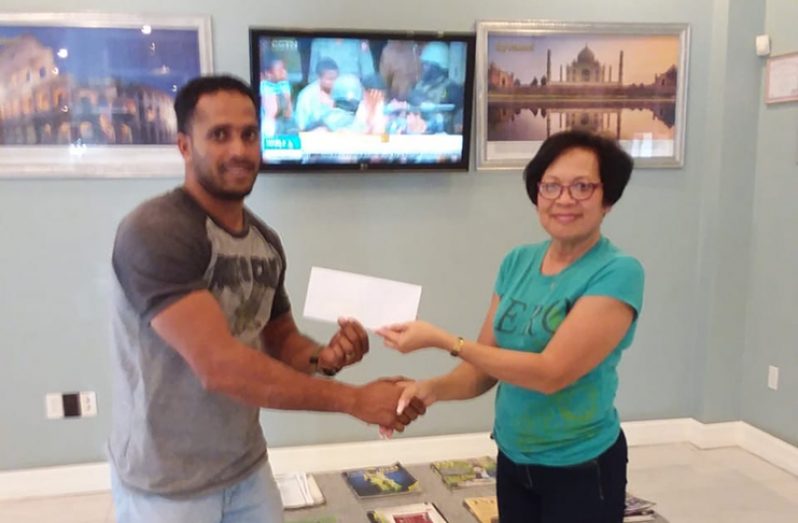 Shazaad Manauf from Mohamed’s Enterprise hands over the sponsorship cheque to GMRSC’s office executive Cheryl Gonsalves.