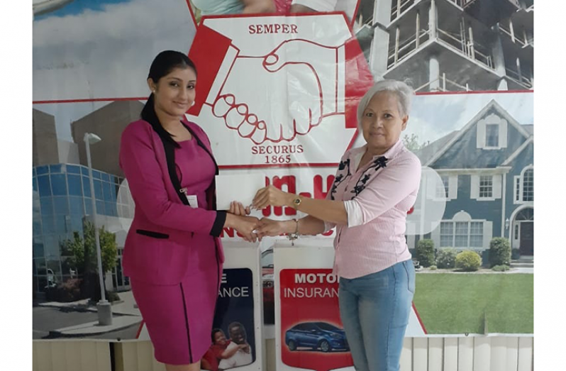 hand in hand representative Aneesa Khan hands over the sponsorship cheque to GMR&SC’s Cheryl Gonzalves.
