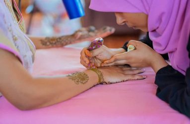 Henna artist, Narissa Shawh, loves designing