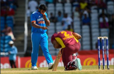 Shardul Thakur had Shimron Hetmyer mishit one to cover (AFP/Getty Images)