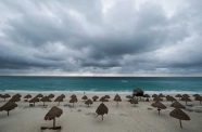 A view of an empty beach as Hurricane Milton advances past Mexico's Yucatan Peninsula on its way to Florida, in Cancun, Mexico October 8, 2024 (Reuters/Paola Chiomante)