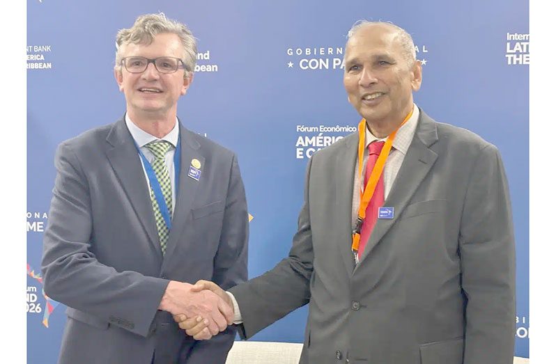 Juan Carlos Vega, Minister of Agriculture, Livestock and Fisheries of Ecuador; and Muhammad Ibrahim, Director General of IICA