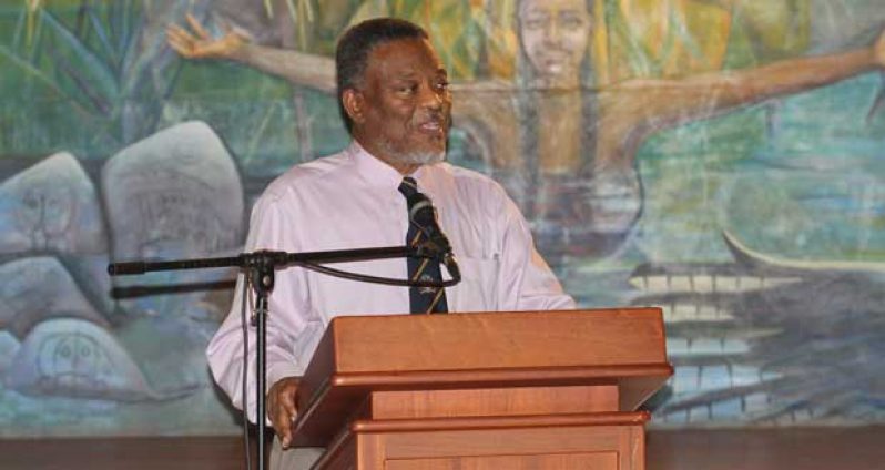 Prime Minister Samuel Hinds offers condolences