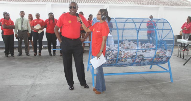 Popular radio and TV personality Wanita Huburn interviews the GM of Shell Guyana
Inc., Mr Orlando Buxell, at the Grand Drawing