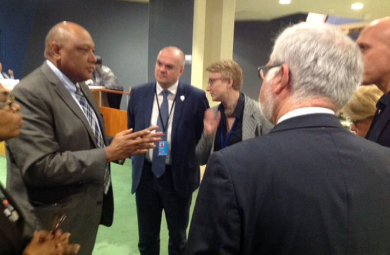 Minister Trotman makes a point to members of the Italian delegation led by Deputy Minister of the Environment, Silvia Velo, on the sidelines of the meeting
