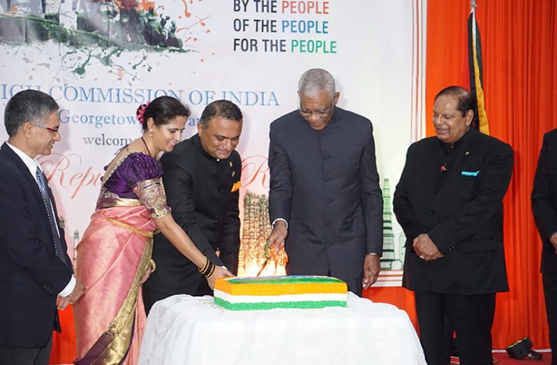 President David Granger; Indian High Commissioner
to Guyana, Dr. KJ Srinivasa; and Ms. Ashwini
Gowdara Siddeshwara cut the Republic Anniversary
cake as Prime Minister Moses Nagamootoo looks on
(Elvin Croker photo)