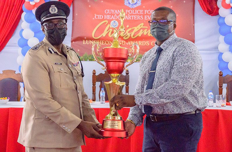 “Best Detective” of the CID for 2021 Inspector Nigel Stephens (right) receiving a trophy from Commissioner of Police (ag) Nigel Hoppie (Delano Williams photo)