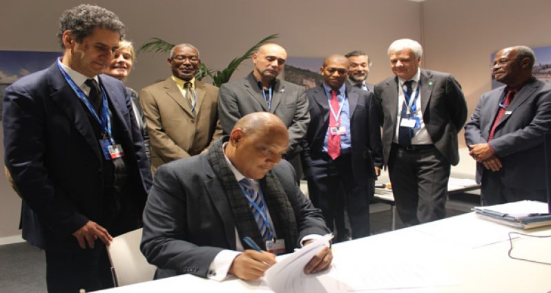 Minister Raphael Trotman signs Guyana on to Italy’s €6M pact with the Caribbean
in the presence of government officials of Italy, and representatives of the Belize
Government and the Caribbean Community Climate Change Centre.

Italy’s Environment, Land and Sea Minister Gianluca Galletti is at second, right.