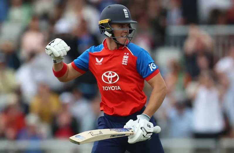 Jacob Bethell crunched an unbeaten 76 from 46 balls