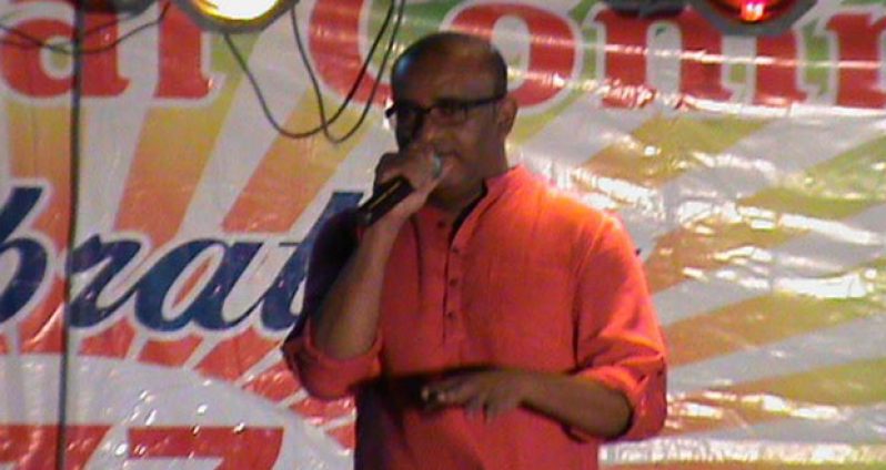Former President Bharrat Jagdeo addressing the crowd at the mela at Anna Regina