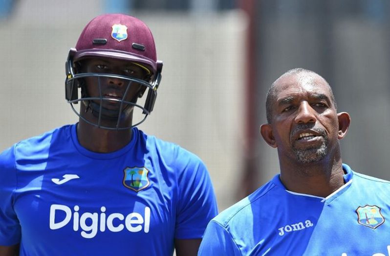 Phil Simmons and Jason Holder have a chat. ( AFP)