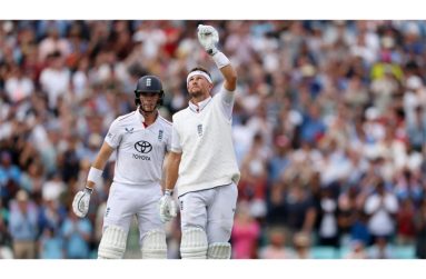 Joe Root pays tribute to Graham Thorpe after his century  •  (Getty Images)